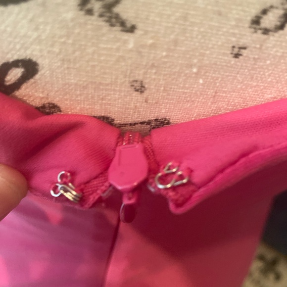 Pretty In Pink 🩷 - Picture 3 of 7